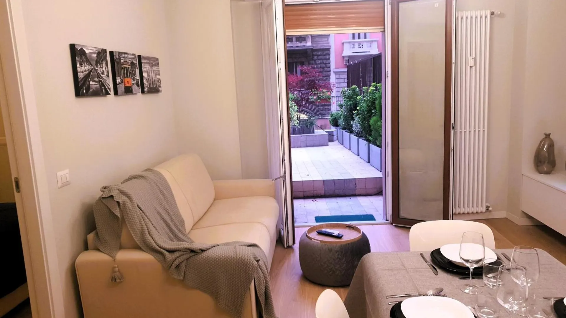 Terrace Charming In Milano Centrale contacts
